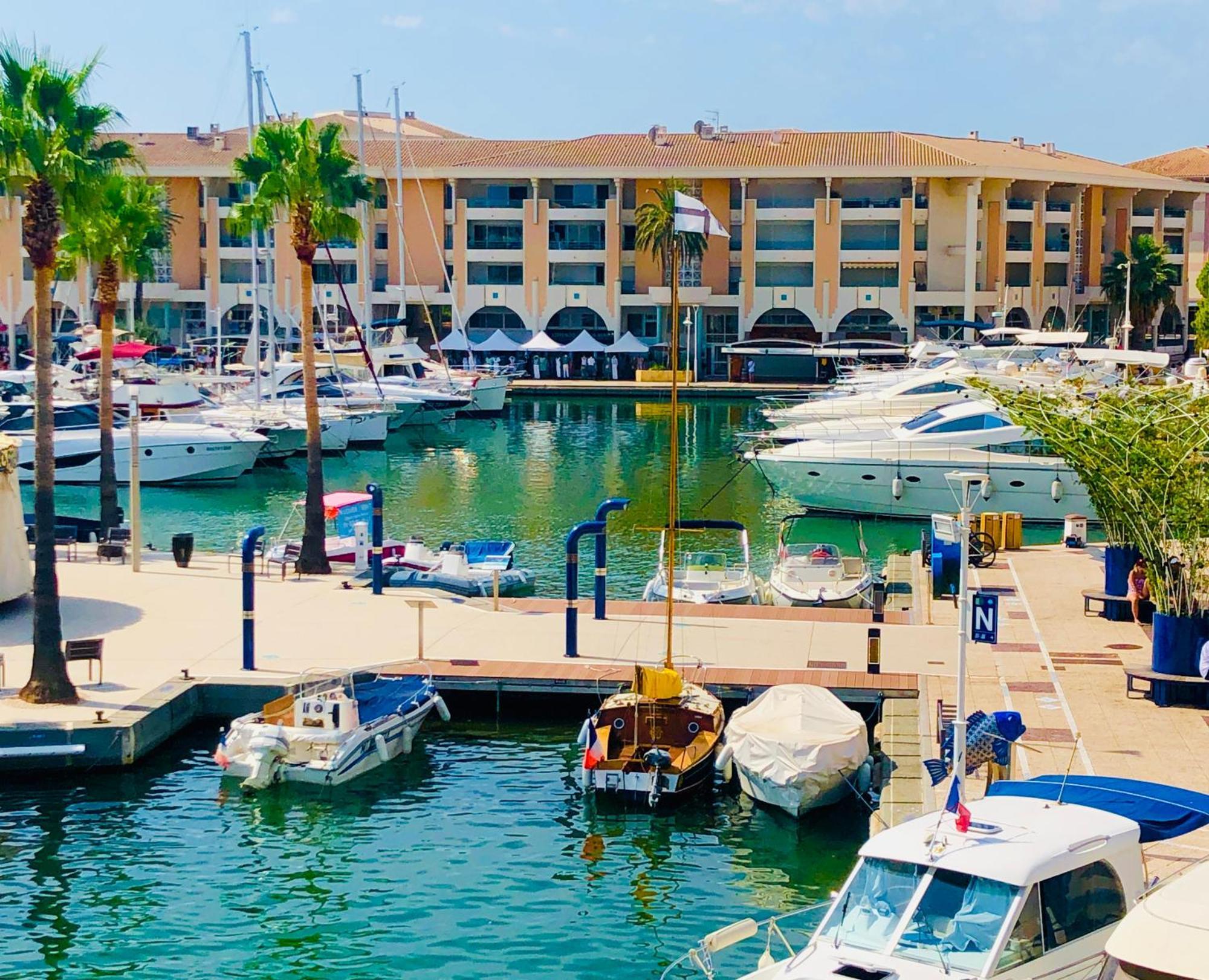 F2 à Port-fréjus 2/4 Personnes * Fréjus